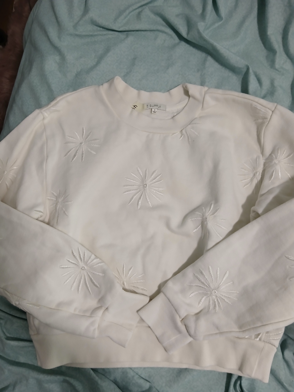 White Embroidered Daisy Sweatshirt
